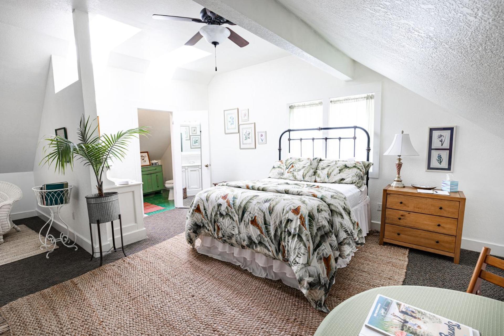 Double Room - 1 Queen Bed,1539382795:JPEG
